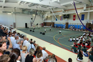 Sportski susret u školskoj sportskoj dvorani grada Supetra
